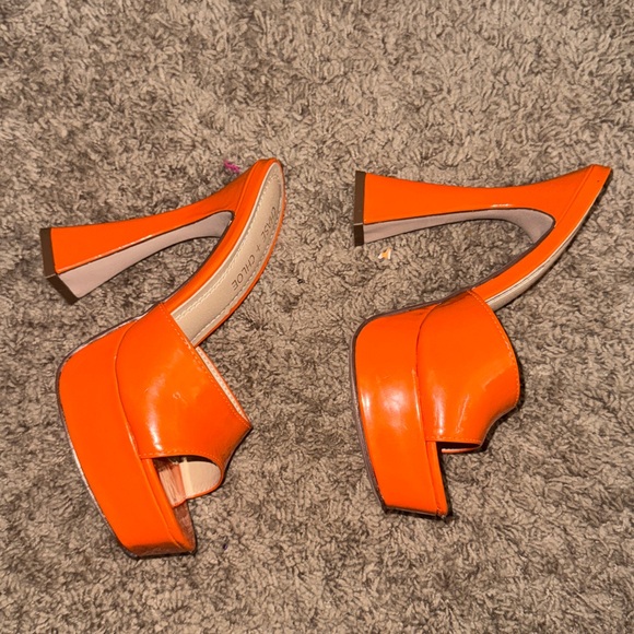 Chase + Chloe Orange Platform Mule Heels Size 5.5 - Picture 2 of 12
